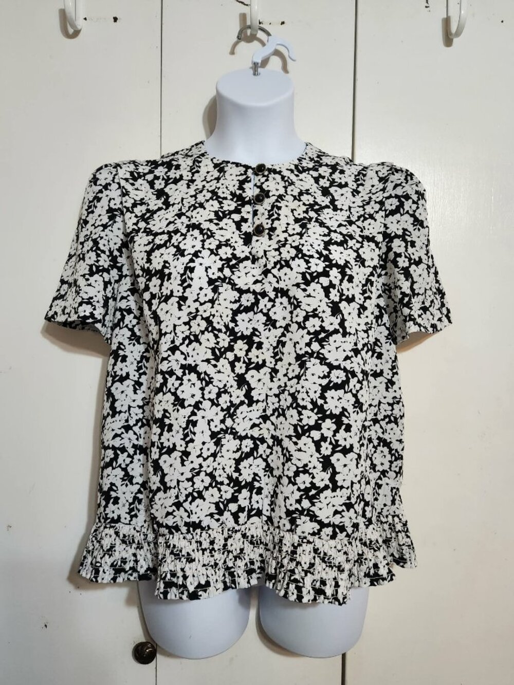 Vintage CB Collection Blouse 14WP Made in USA Black White Floral Smocked Hem